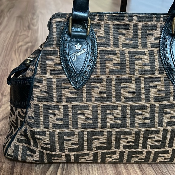 A161 - 💯% authentic Fendi shoulder bag - Picture 5 of 16